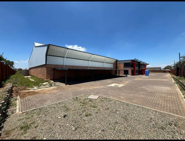 3,200M² WAREHOUSE FOR SALE IN WITHOK ESTATE